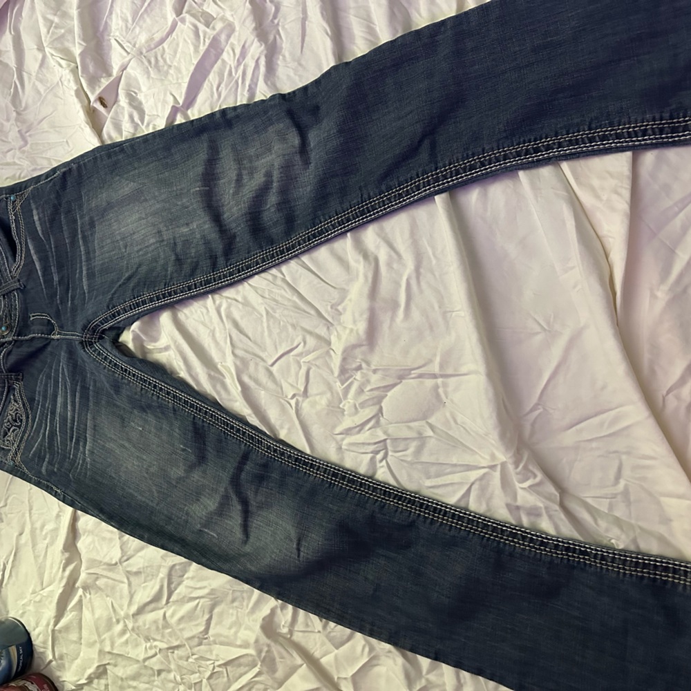 Very cute detailed bell bottom jeans